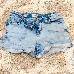 Size 2/26 - acid wash denim shorts